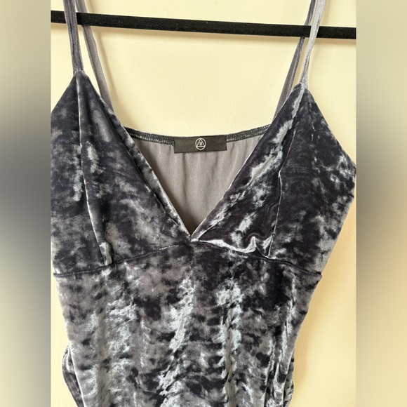 Misguided Velvet Grey Bodysuit - Picture 3 of 8